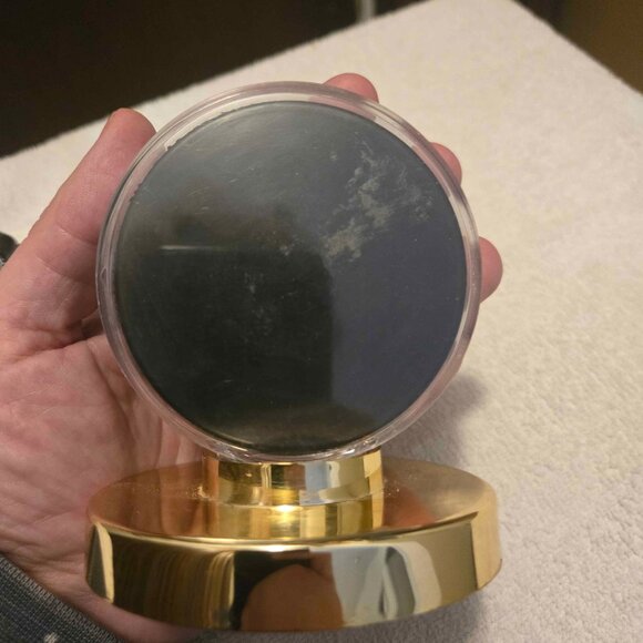 Wayne Gretzky McFarlane NHL Legends Figure & Hockey Hall of Fame Puck Set - Picture 6 of 6